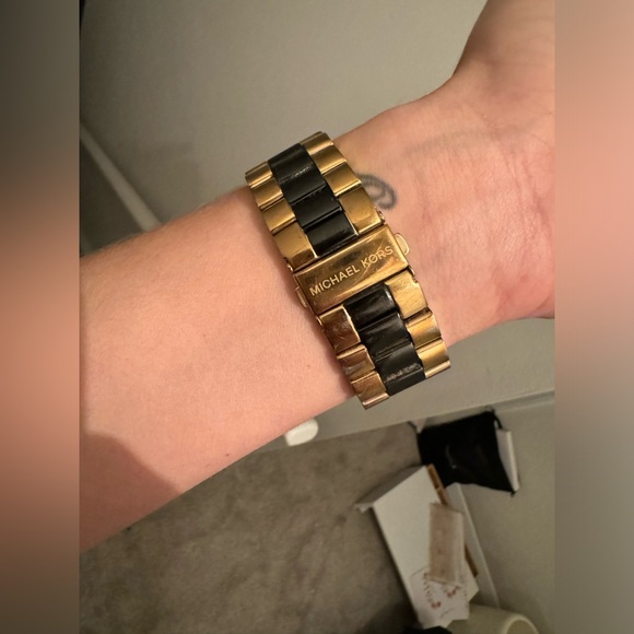 Michael Kors XL Runway Watch in Gold & Black - Picture 5 of 7